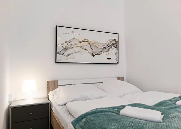 Apartman Comfy 3br For Long & Budget Friendly *