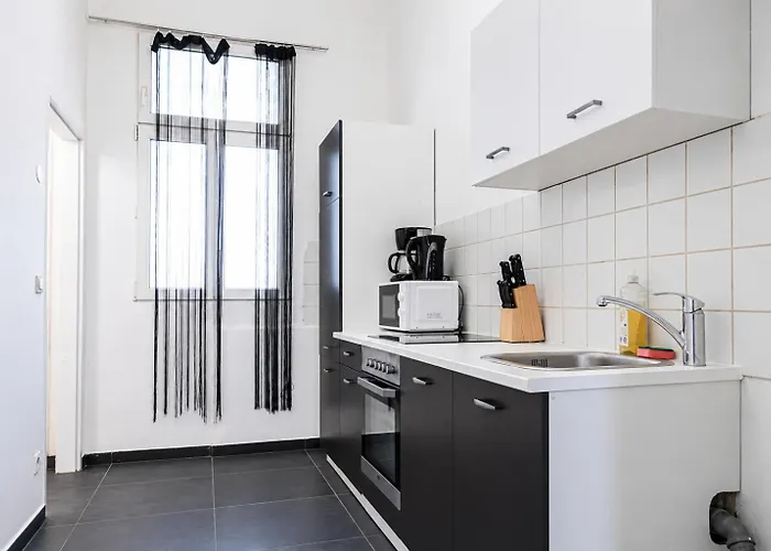 Comfy 3br For Long & Budget Friendly فيينا